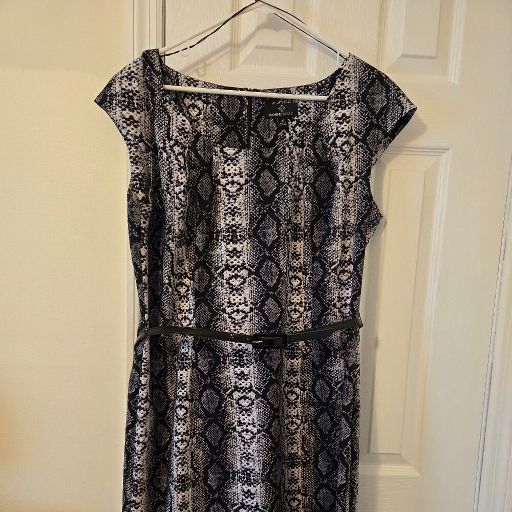 Ronni Nicole Cap Sleeve Dress